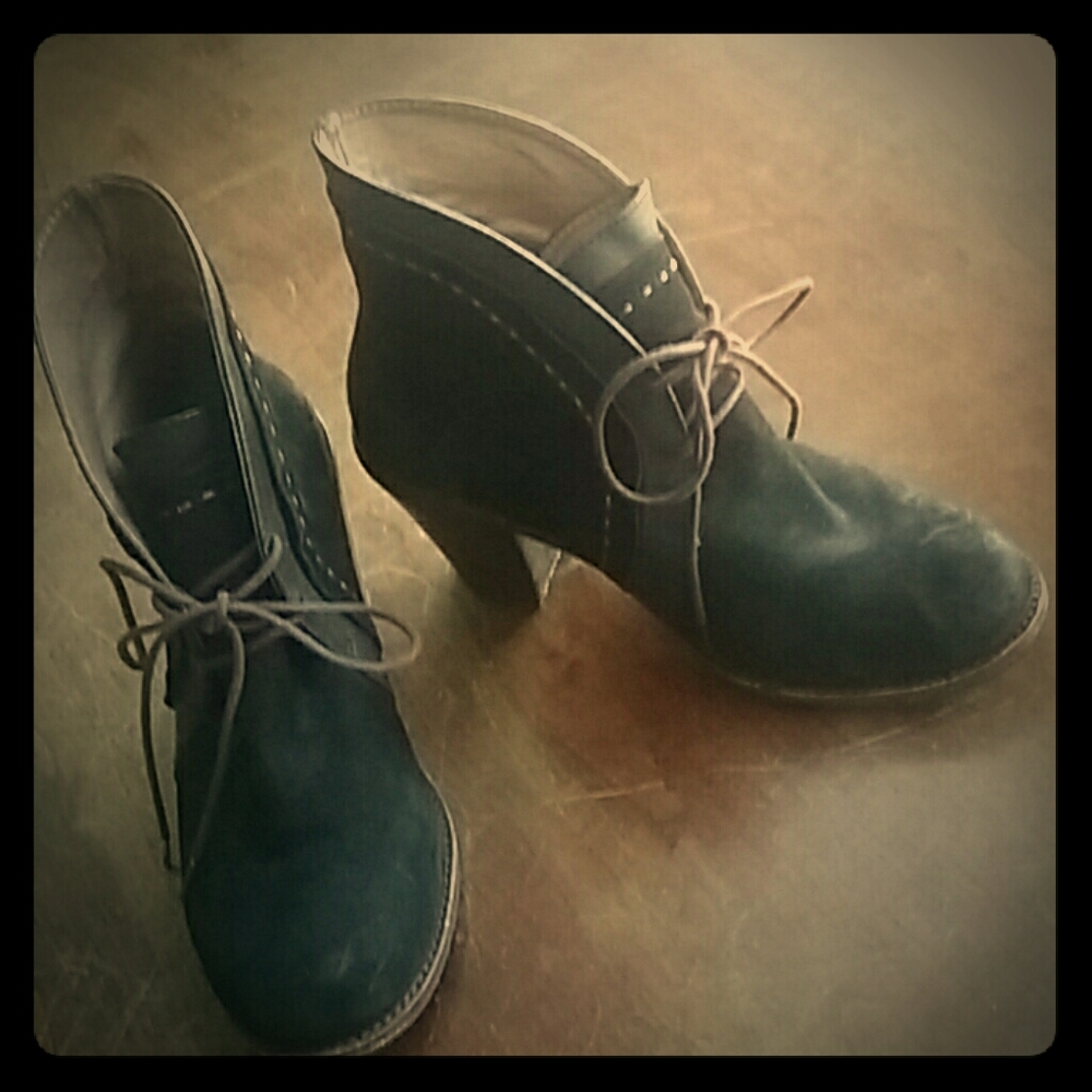 Esska Black Lace-Up Booties